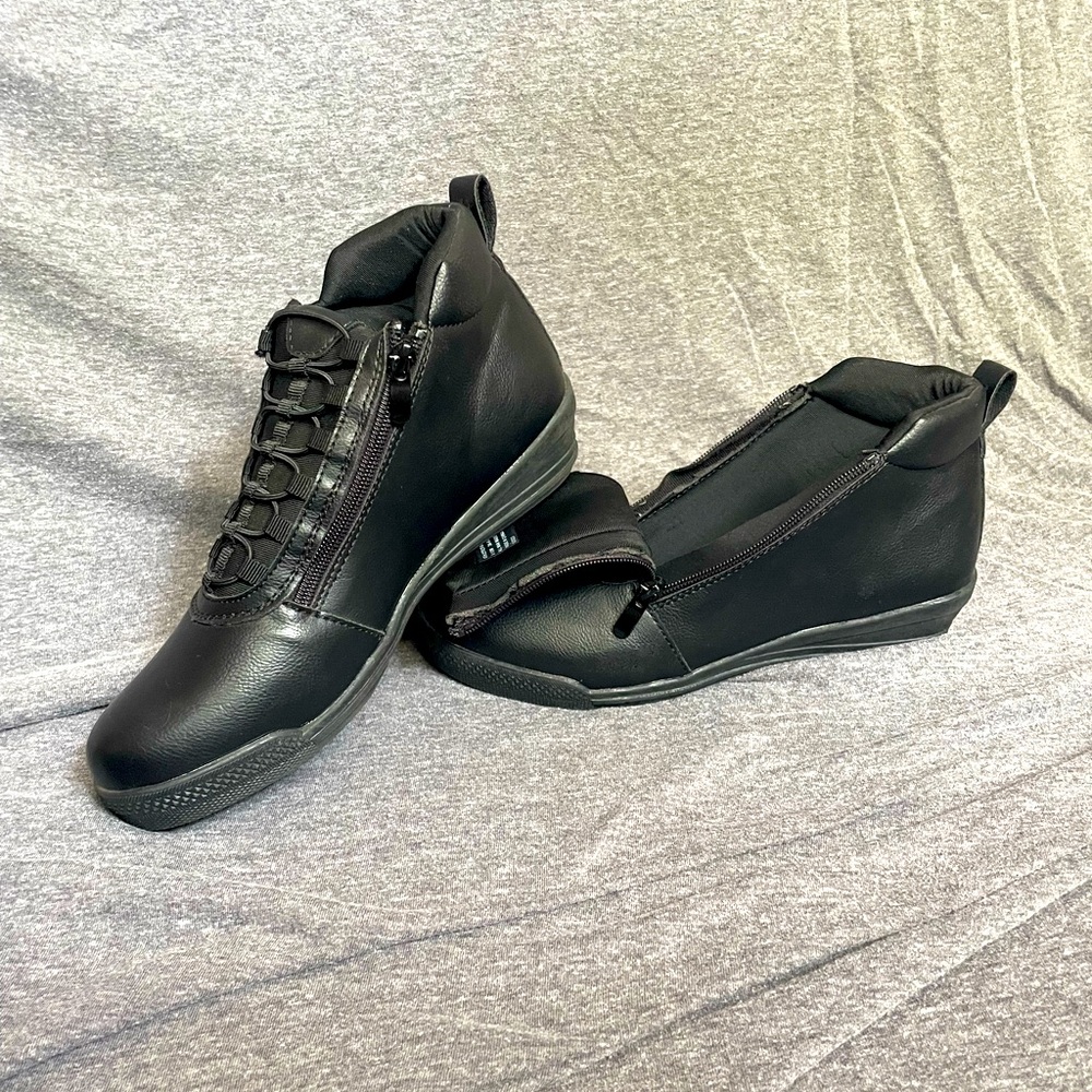 Black - ComfortView - Easy On/Off - Athletic Shoe - Women’s Size8 1/2